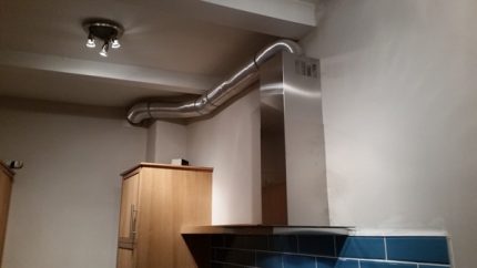 Conduit de ventilation du poêle à gaz