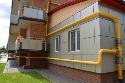 Vergassing van een appartementengebouw