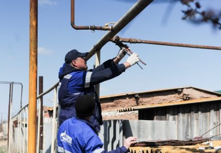 Tuyau de gaz coupé dans le village