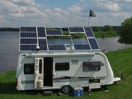 Camper na may solar panel