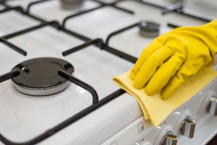 Gas stove cleaning