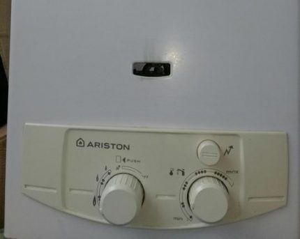 Auto speaker-on speaker