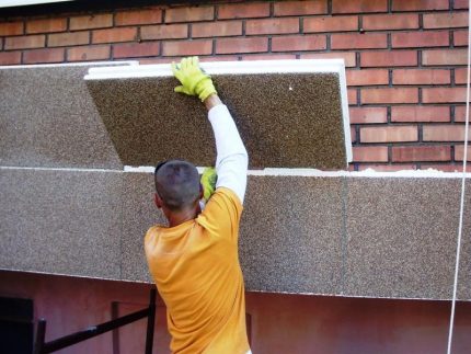 Worker insulates the facade