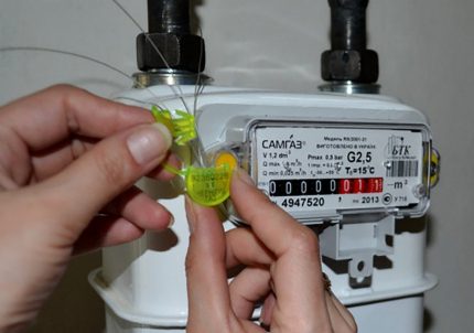 Lekatkan pada meter gas