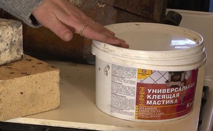 Mastic résistant à la chaleur pour poêles et foyers