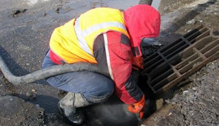 Drainage system cleaning