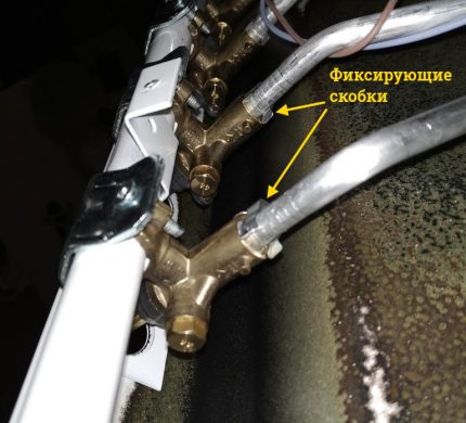 Mga bracket para sa pag-aayos ng gas tube