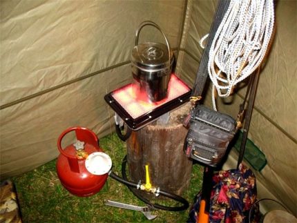 Escalfador de gas en una tenda