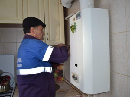 Installation of the column by the gas service officer