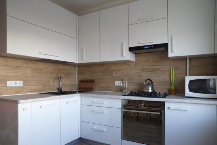 Cooker hood in the interior