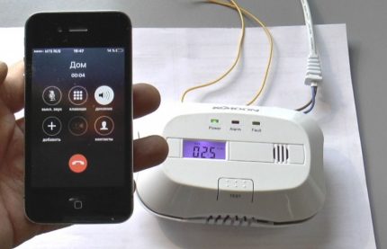 Sensor kebocoran gas dipasangkan dengan telefon