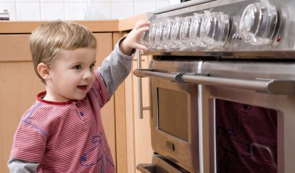 Protéger la cuisinière à gaz des enfants