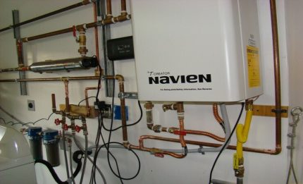 Wall mounted gas boiler