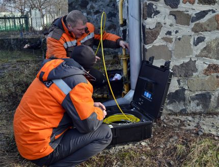 El treball dels treballadors de gas a la instal·lació