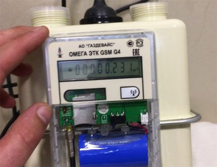 Hybrid gas meter design