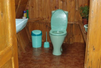 Toilet met riolering