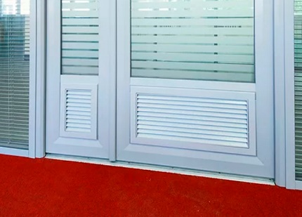 Door leafs with overflow grilles