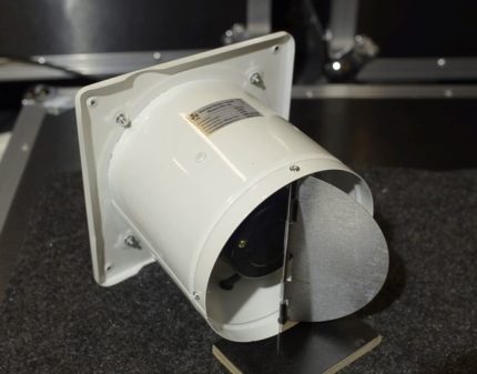 Ventilateur d'échappement avec clapet anti-retour