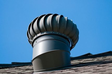 Installation d'un évent de turbine sur une cheminée