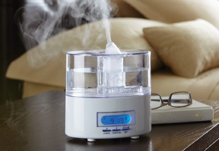 Appareil humidificateur d'air domestique à vapeur