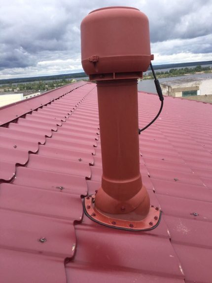 A saída de ventilação está perto da crista