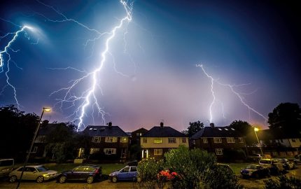 Bliksem raakt een privéwoning