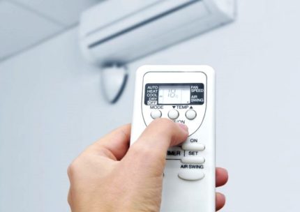 De airconditioner inschakelen met de afstandsbediening