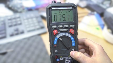 Diagnostický multimeter poškodenia