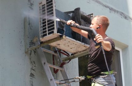 Lavando o radiador da unidade externa