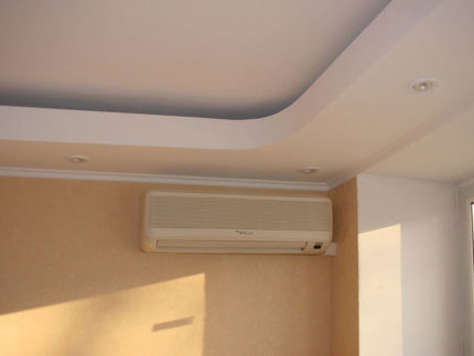 Rechthoekige airconditioning met verlaagd plafond