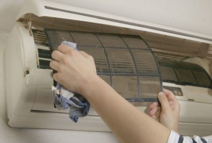 Cleaning the dirty air conditioner filter