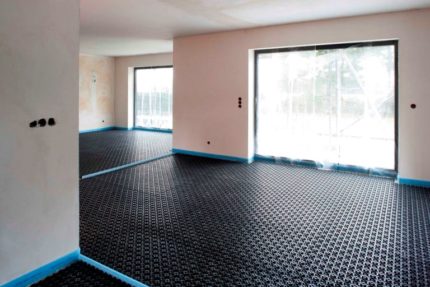 Profile insulation for water floor