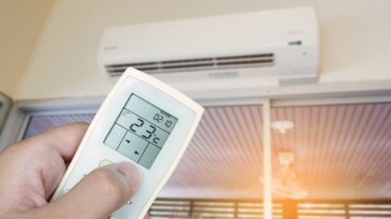 Turning on the air conditioner using the remote control