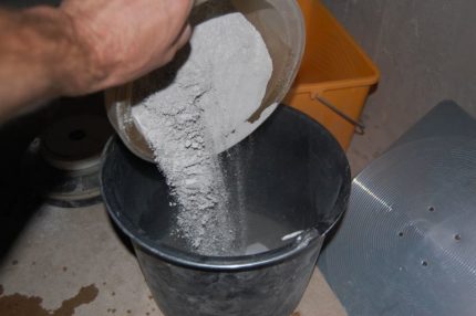 Breeding dry mix for waterproofing