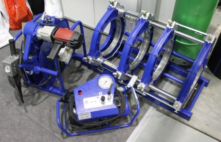 Welding machine for polyethylene pipes