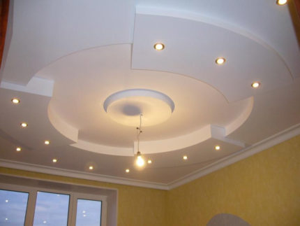 Layered plasterboard ceiling